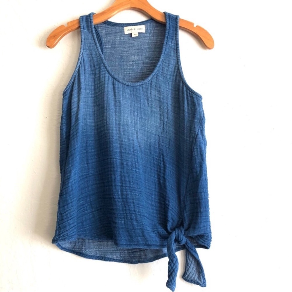 Cloth & Stone blue sleeveless denim-inspired blouse top, size XS.
